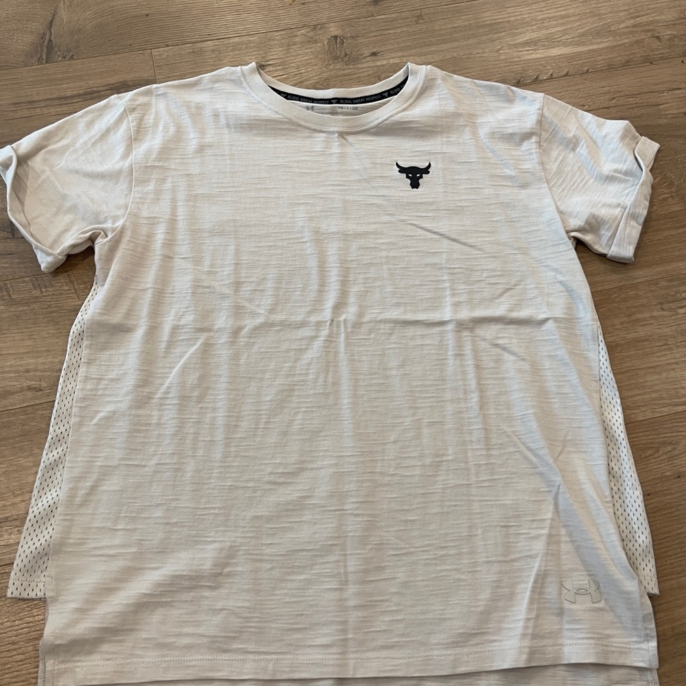 Womens under armour tee shirt